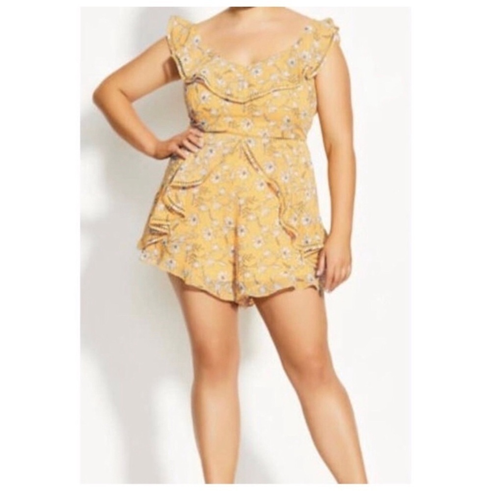 CITY CHIC Amber Flutter Sleeve V-Neck Floral Playsuit / Romper  Size 20